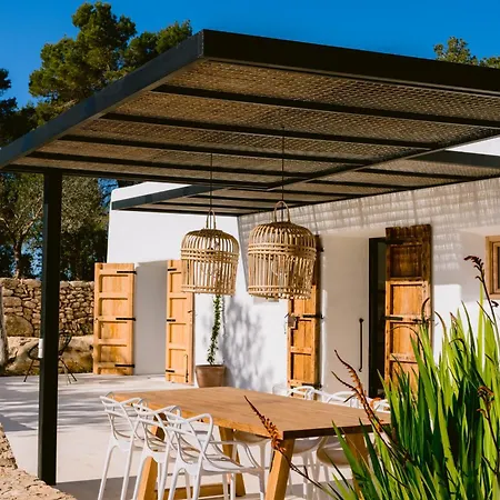 Villa Es Pujolet Renovada 100 Porcien Un Refugio De Paz En El Corazon De Ibiza Piscina Ac Diseno Tranquilidad El Verdadero Ibiza