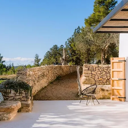 Villa Es Pujolet Renovada 100 Porcien Un Refugio De Paz En El Corazon De Ibiza Piscina Ac Diseno Tranquilidad El Verdadero Ibiza Sant Joan De Labritja