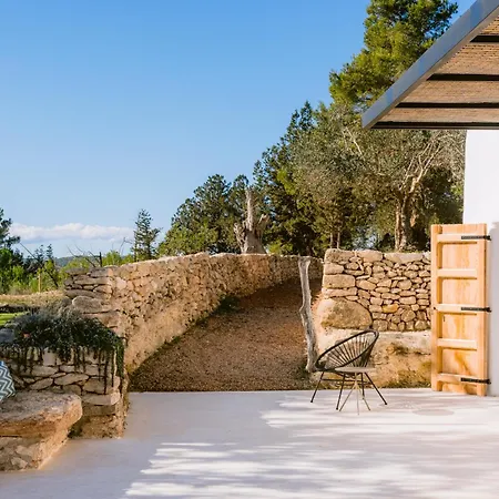 Es Pujolet Renovada 100 Porcien Un Refugio De Paz En El Corazon De Ibiza Piscina Ac Diseno Tranquilidad El Verdadero Ibiza Villa *