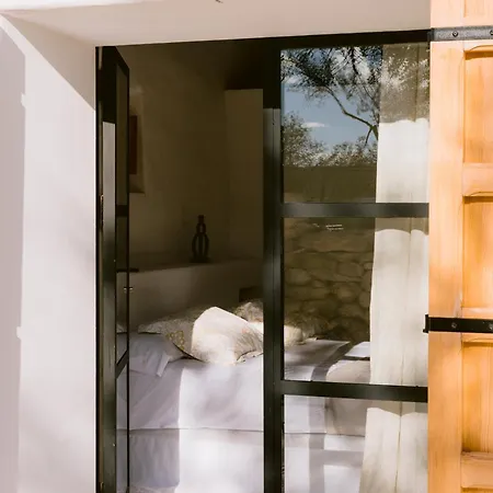 Es Pujolet Renovada 100 Porcien Un Refugio De Paz En El Corazon De Ibiza Piscina Ac Diseno Tranquilidad El Verdadero Ibiza