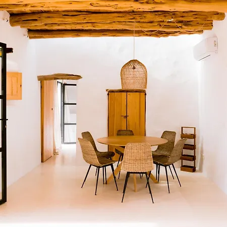 Es Pujolet Renovada 100 Porcien Un Refugio De Paz En El Corazon De Ibiza Piscina Ac Diseno Tranquilidad El Verdadero Ibiza Villa
