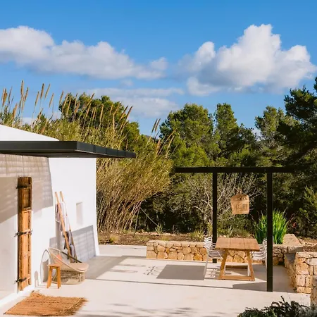 Es Pujolet Renovada 100 Porcien Un Refugio De Paz En El Corazon De Ibiza Piscina Ac Diseno Tranquilidad El Verdadero Ibiza Villa